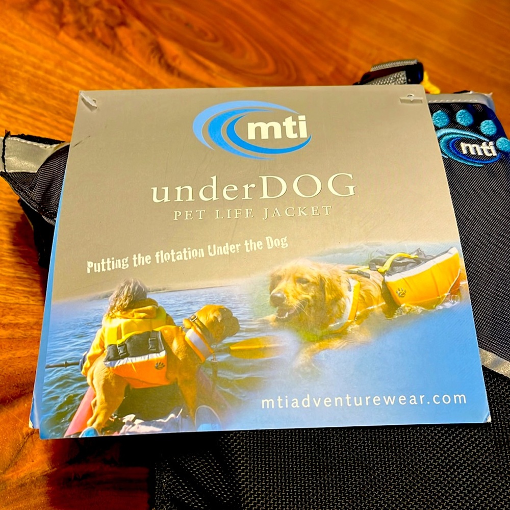 NWT Under DOG pet life jacket